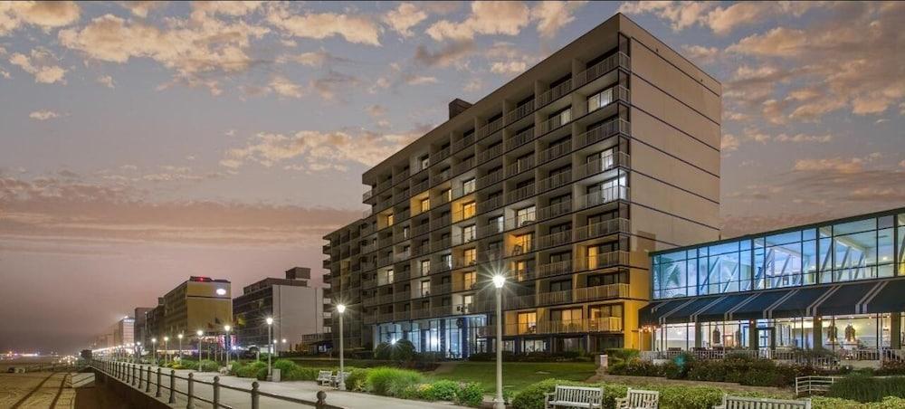 Hotel Coastal & Virginia - Oceanfront 3*