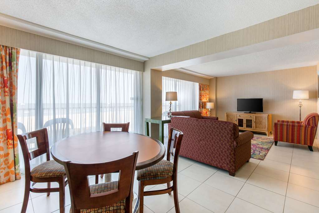 Hotel Coastal & Virginia - Oceanfront 3*